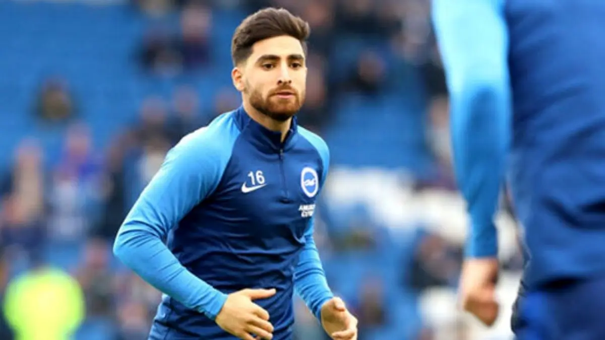 والیبال بازی کردن ستاره فوتبال ایران در پارکی در انگلیس به همراه خانواده + ویدئو