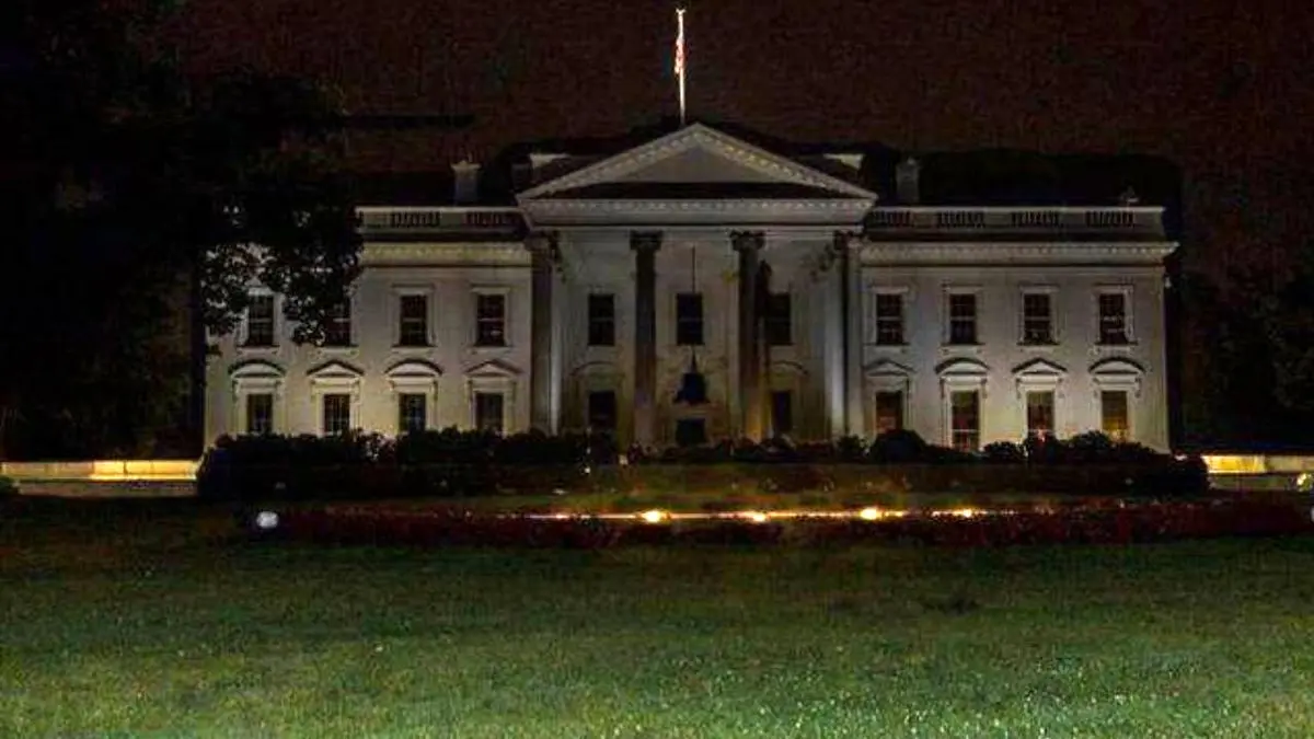 برای اولین‌بار رخ داد: چراغ‌های کاخ سفید خاموش شدند+عکس