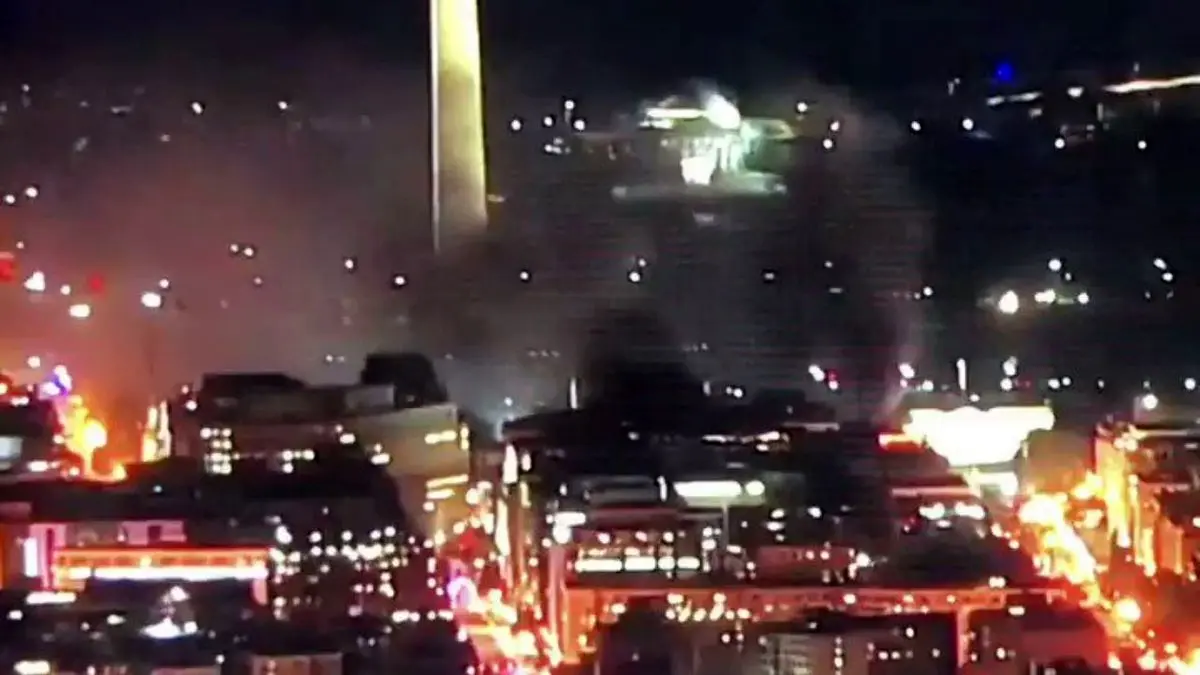 دود سیاه از اطراف کاخ سفید بلند می‌شود+ویدئو