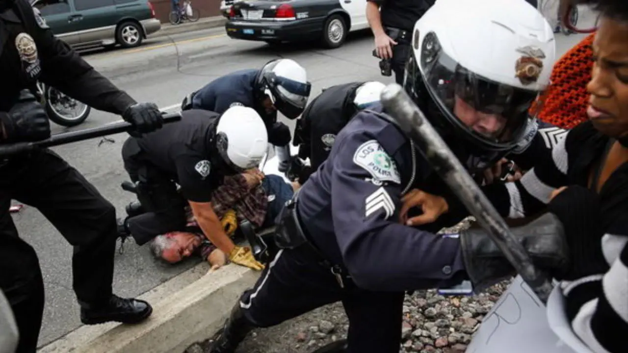 یک کشته طی درگیری پلیس آمریکا با معترضان در لس‌آنجلس