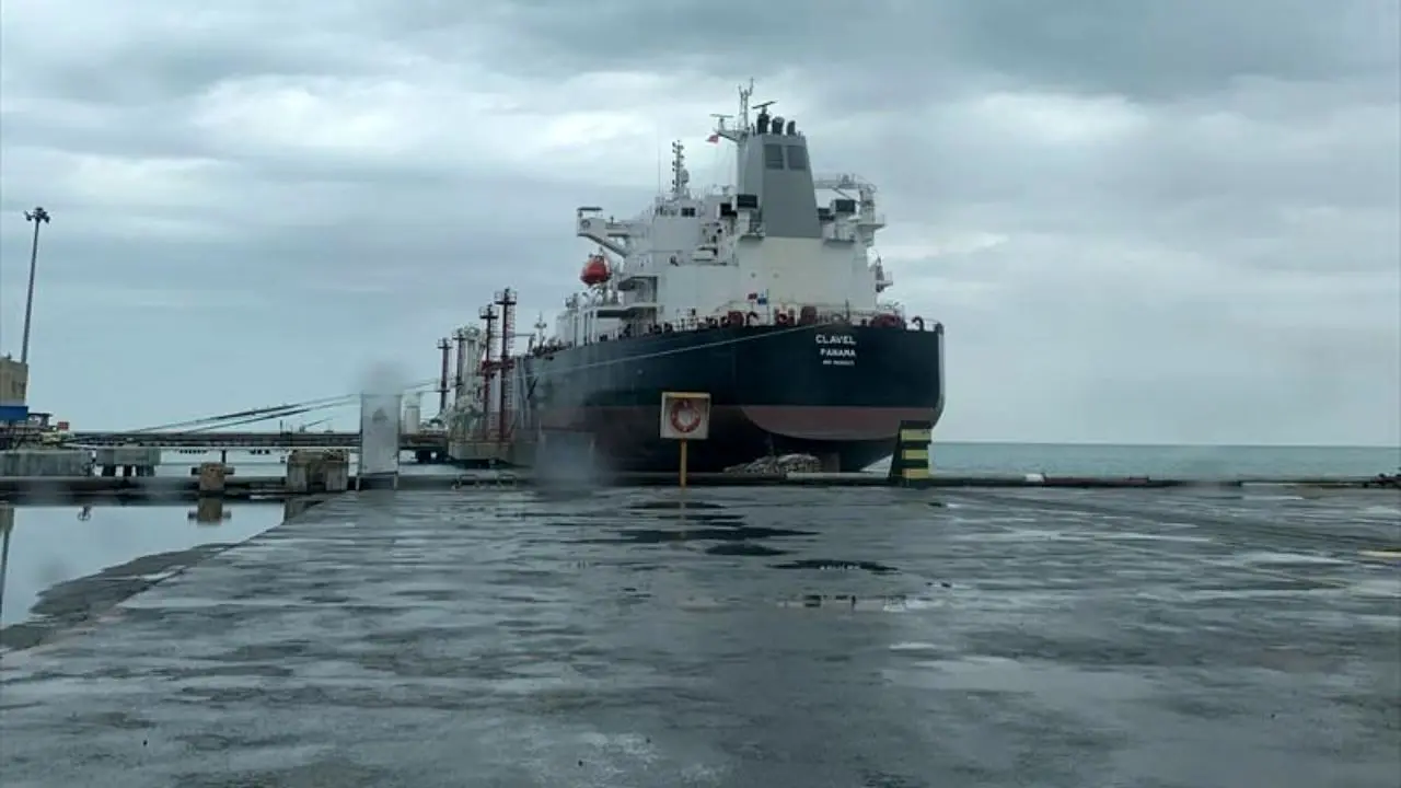 آخرین نفتکش ایرانی وارد بندر ونزوئلا شد