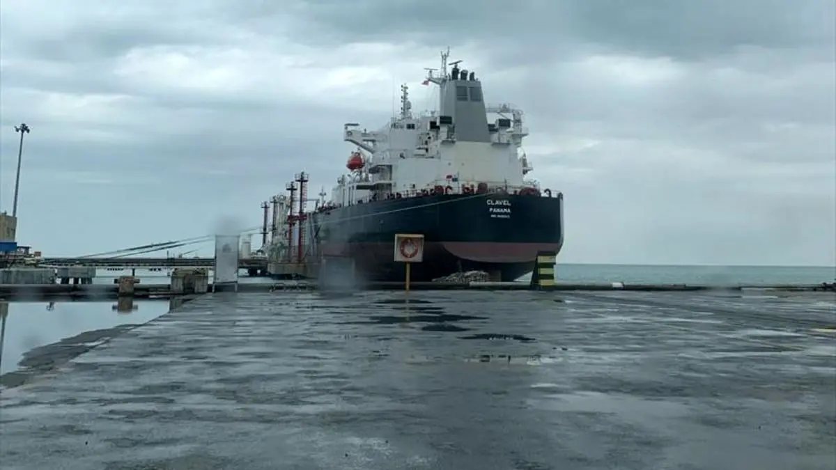 صف پمپ‌بنزین در ونزوئلا برای دریافت بنزین ایرانی+ویدئو