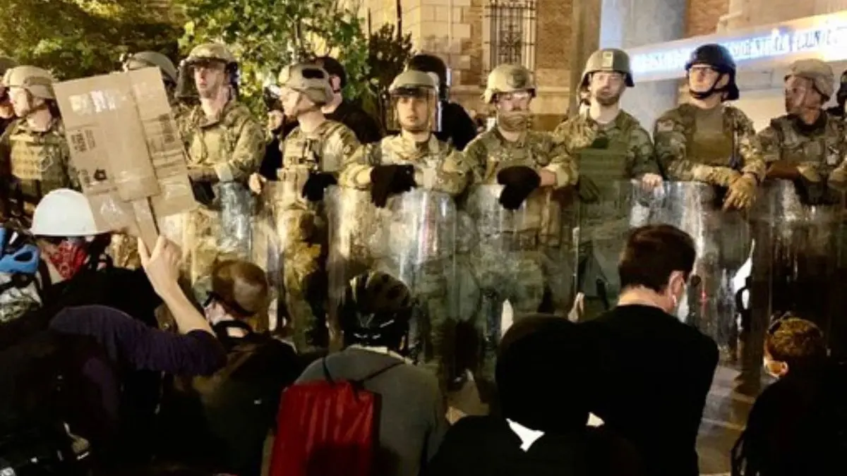 فوری/ مردم پایتخت آمریکا در محاصره ارتش دوباره به خیابان آمدند+ 3 ویدئو