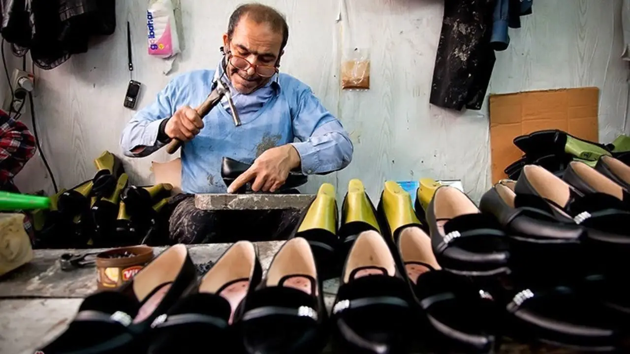 کفش‌ های شب عید روی دست فروشندگان ماند