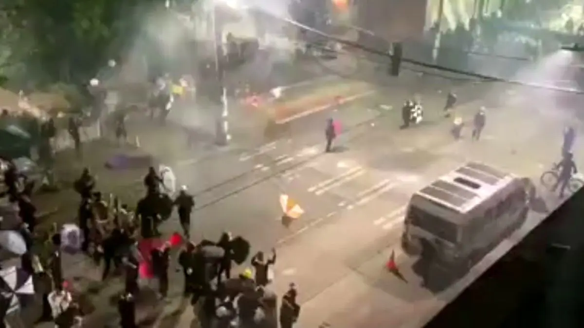 میدان جنگ پلیس آمریکا با معترضان به نژادپرستی در سیاتل + ویدئو