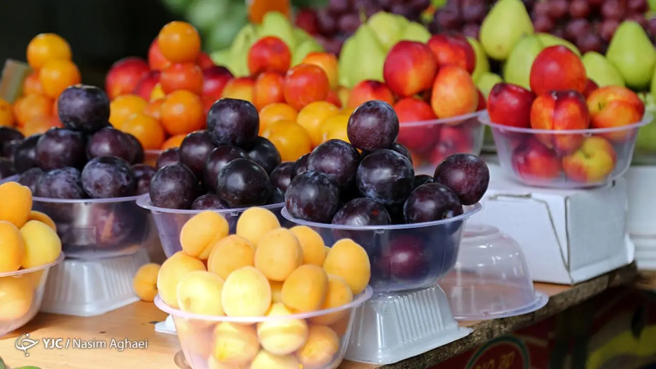 قیمت میوه‌های نوبرانه در بازار بسیار گران است