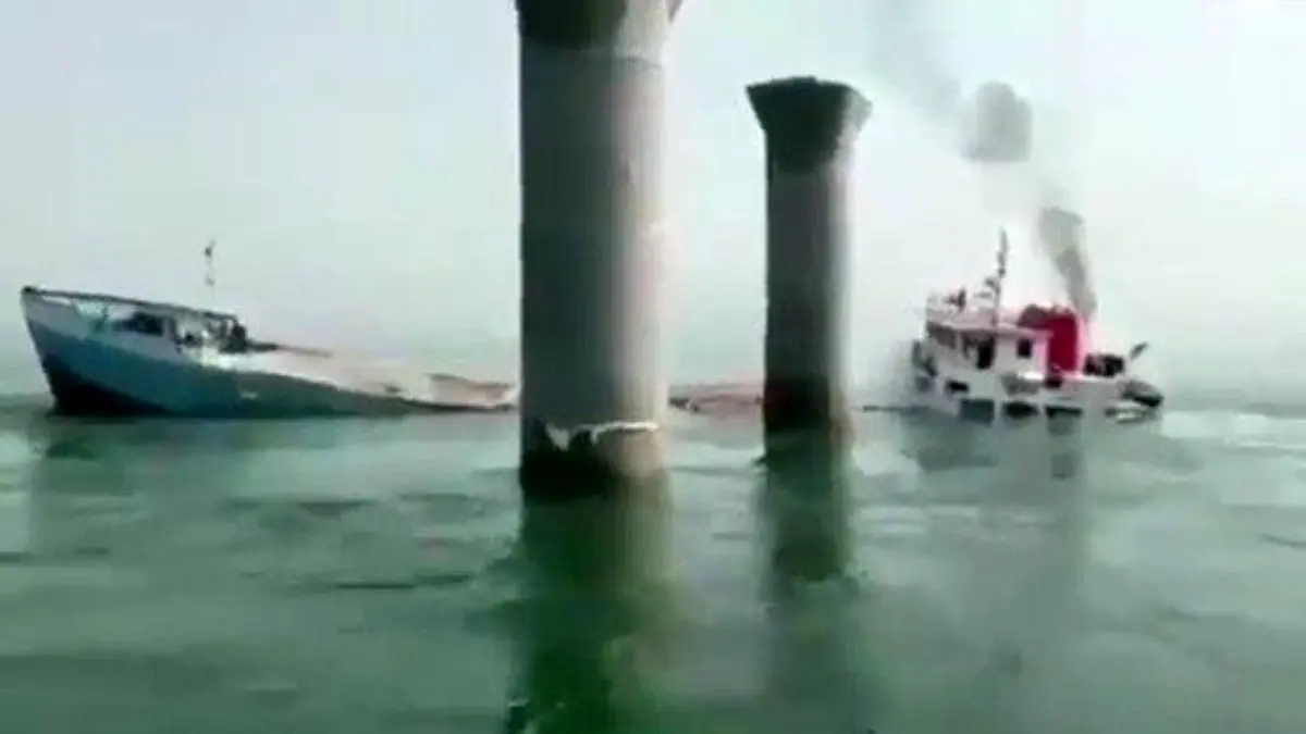 لحظه غرق‌شدن کشتی ایرانی بهبهان در سواحل عراق + ویدئو