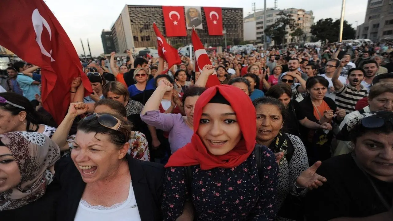ترکیه| قیام الکترونیکی زنان ترک علیه تبعیض آغاز شد