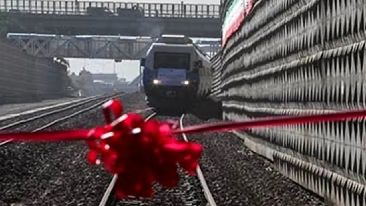 افتتاح پروژه دوخطه‌شدن راه‌آهن قزوین - کرج توسط رییس جمهوری