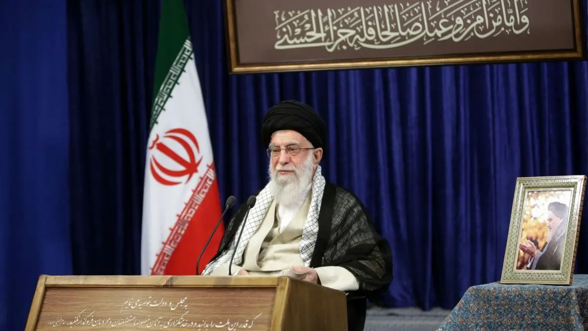 سخنان رهبری، 25 سال پیش: تهدید در ملت ایران اثر نمی‌کند+ عکس