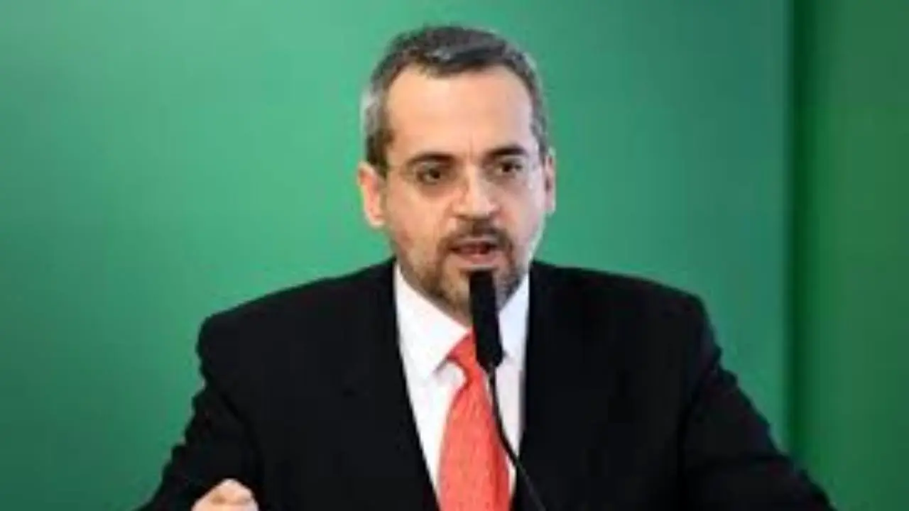 وزیر آموزش برزیل در پی اختلاف با رئیس جمهور این کشور استعفا کرد