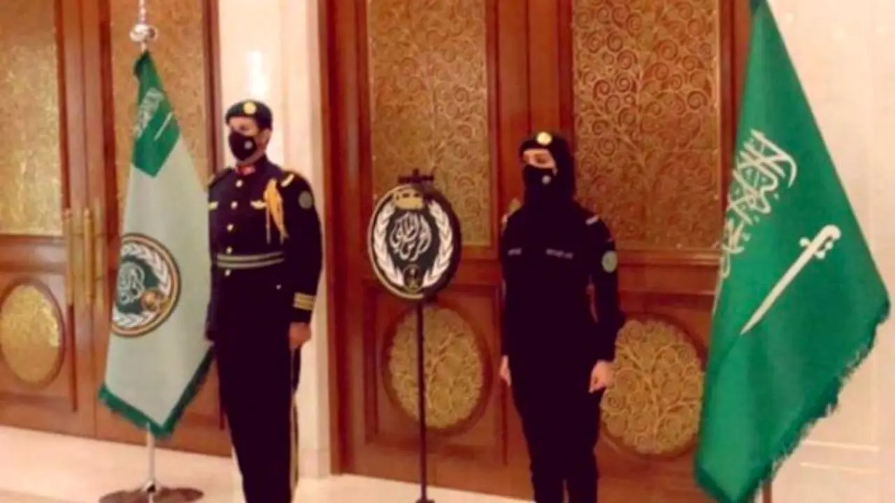 عربستان| بن‌سلمان پا جای پای قذافی می‌گذارد؟/ محافظان زن در دربار سلطنتی سعودی