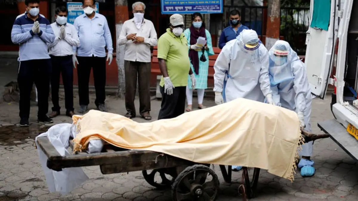 دور دنیا| عیادت‌کنندگان هندی برای خنک شدن یک بیمار را کشتند