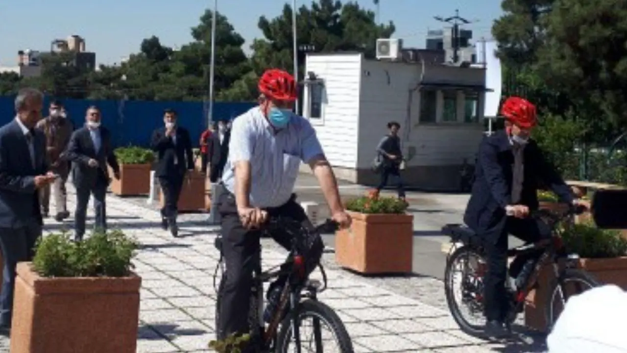 حضور شهردار تهران با دوچرخه در مراسم روز المپیک + تصاویر