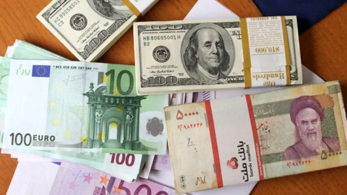 نرخ خرید دلار و یورو در صرافی‌ها 300 تومان کاهش یافت