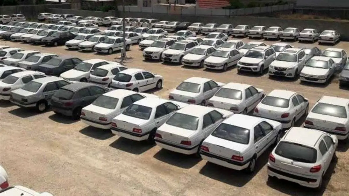 رسوب 90 هزار خودرو به علت کمبود قطعه در کف پارکینگ خودروسازان