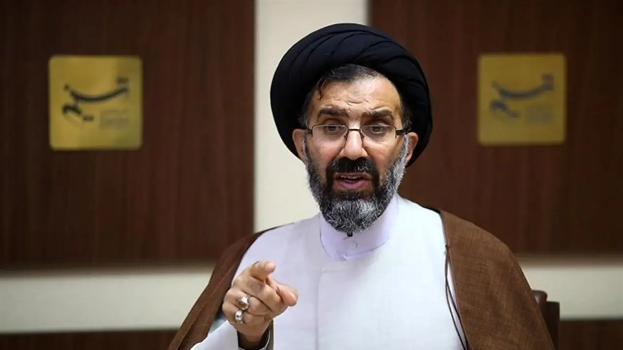 امام جمعه ساوه:‌دولت احمدی‌نژاد لَج‌باز بود