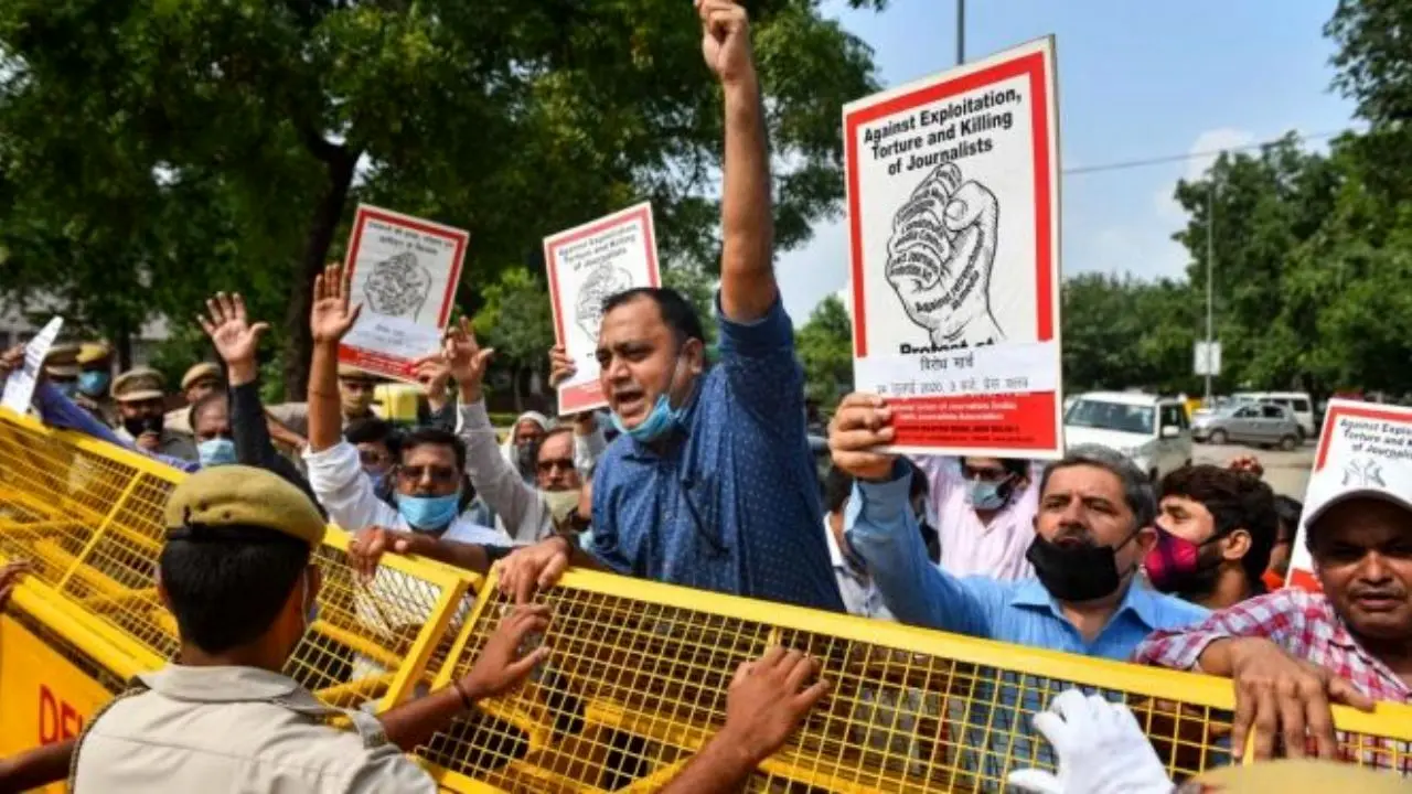ویروس کرونا 50 روزنامه‌نگار هندی را راهی زندان کرد