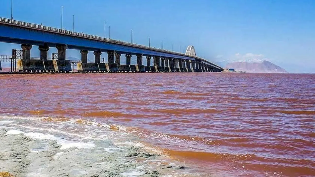 حجم آب دریاچه ارومیه به کمتر از 4میلیارد مترمکعب رسید