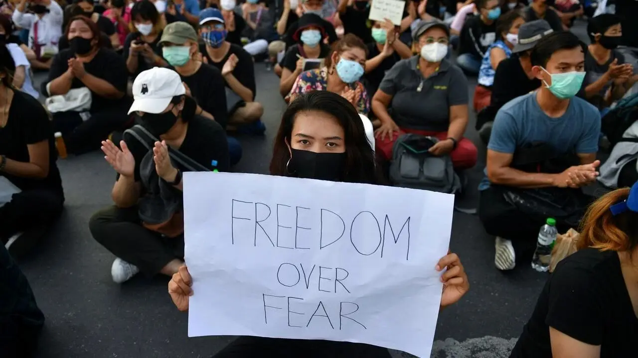صدها نفر در بانکوک علیه دستگیری رهبران اعتراضات تجمع کردند