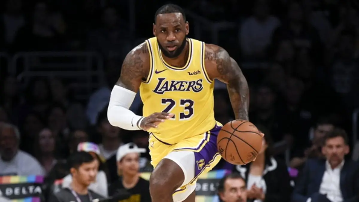 صعود پادشاه به رده سوم برترین پرتاب کننده‌های سه امتیازی NBA