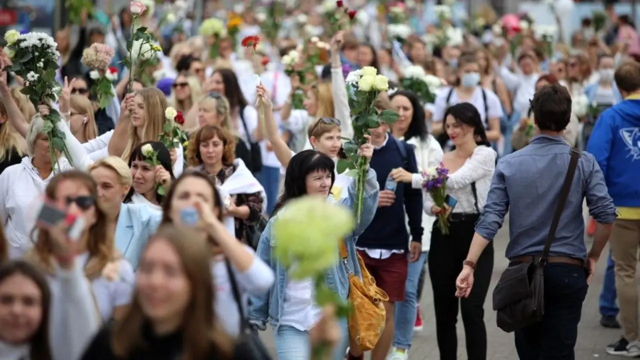 اعتراضات بلاروس | آخرین دیکتاتور اروپا در محاصره زنان سفیدپوش
