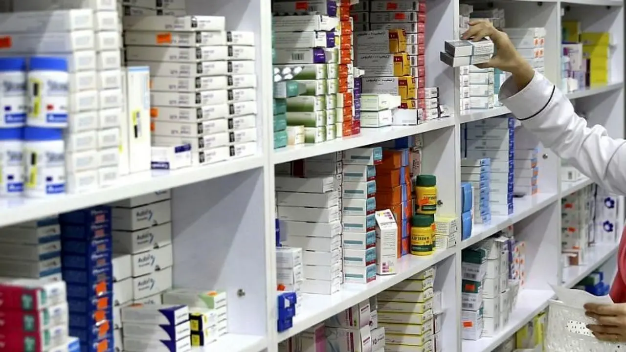 جای خالی داروسازان بالینی در کشور / بیش از 50 درصد فروش داروی کشور در اختیار دولت