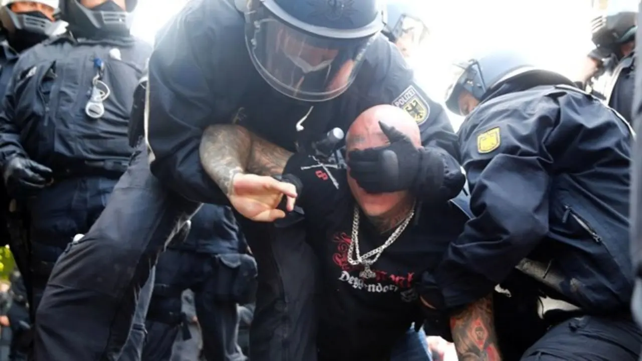 حمله خشن پلیس آلمان به تظاهرات کنندگان؛ 300 نفر بازداشت شدند