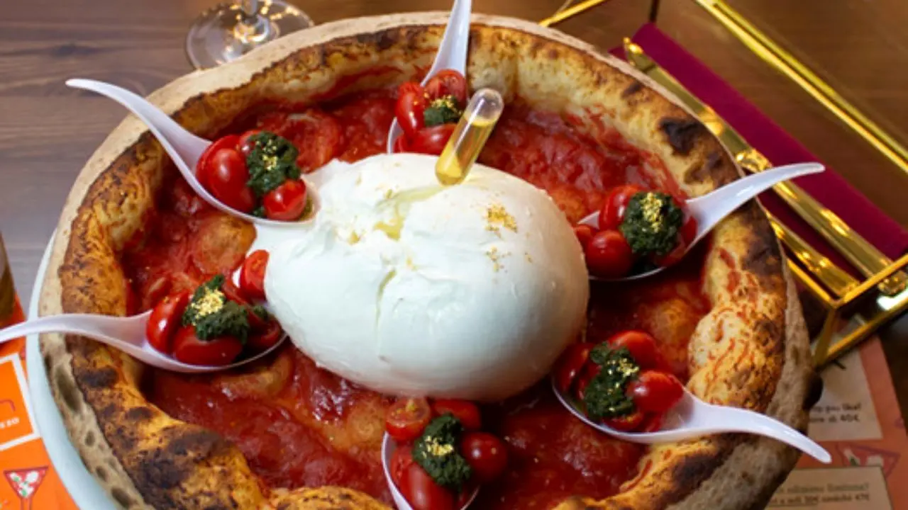 دور دنیا | گران‌ترین پیتزای ایتالیا چگونه تهیه می‌شود؟ + عکس