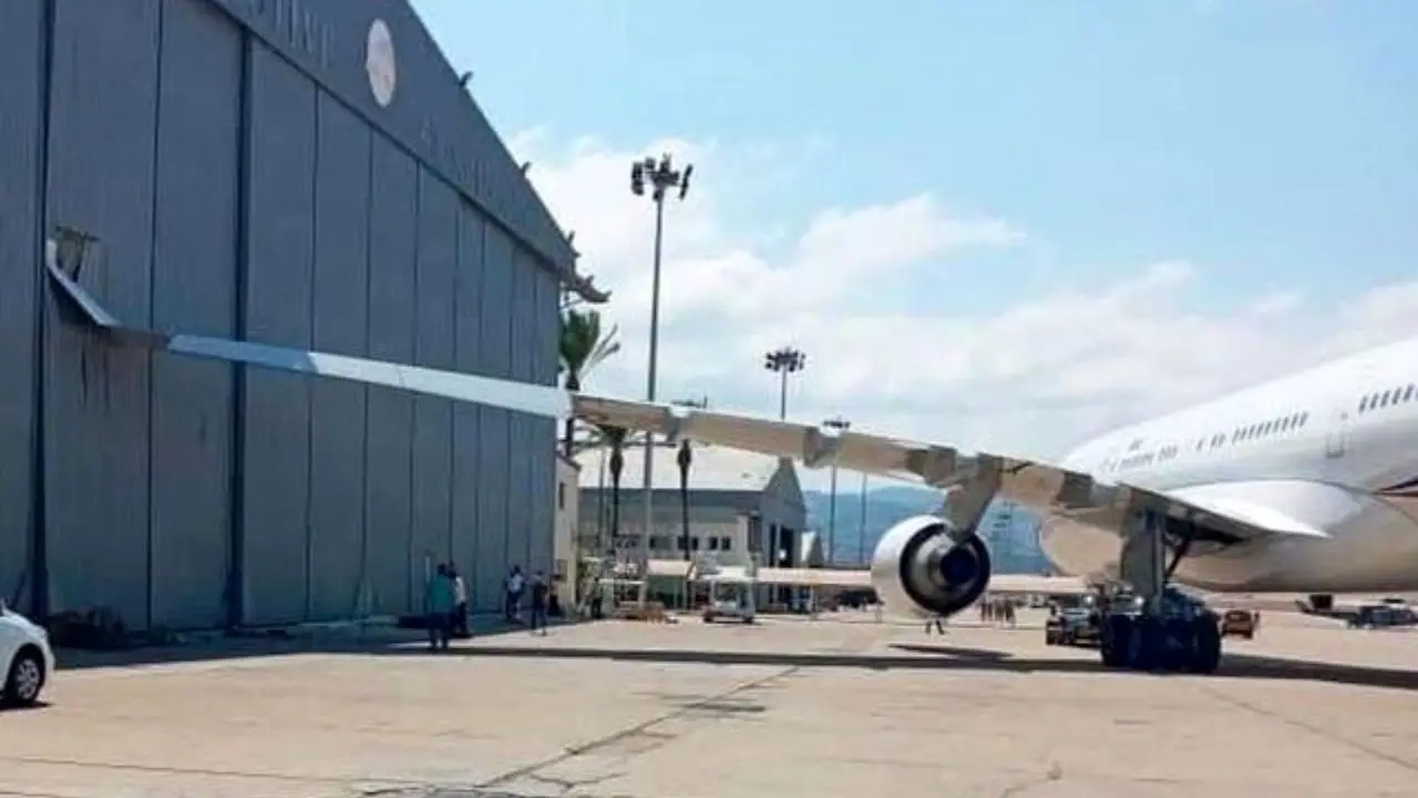 هواپیمای رئیس جمهور فرانسه در فرودگاه بیروت آسیب دید