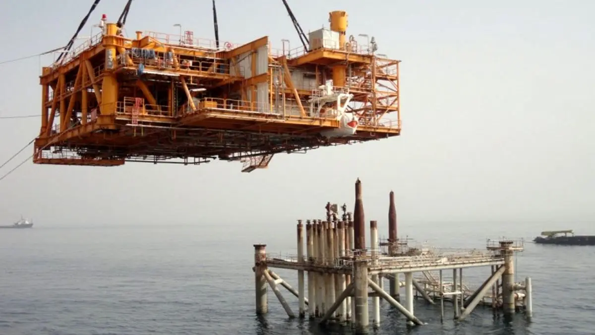 ساخت سکوهای میدان هندیجان، تولید نفت ایران را افزایش می‌دهد