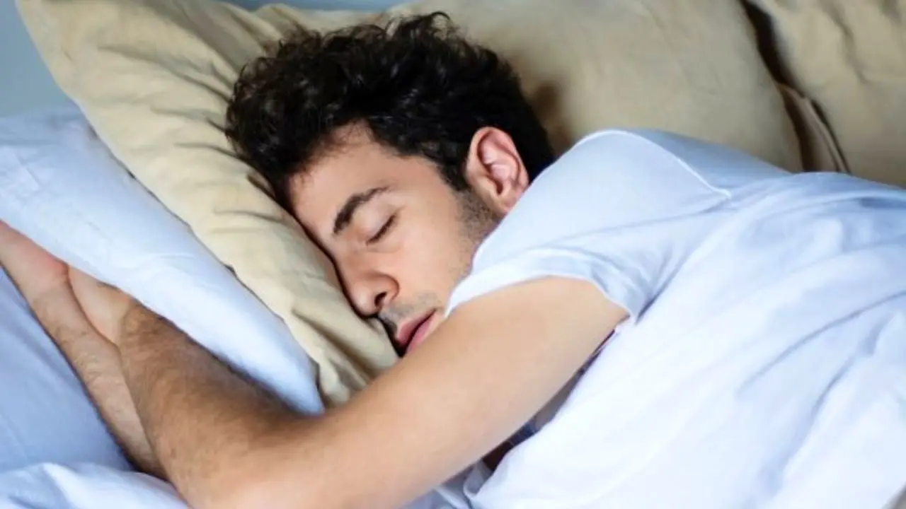 چرا خوابیدن بر کاهش وزن تاثیر می‌گذارد؟