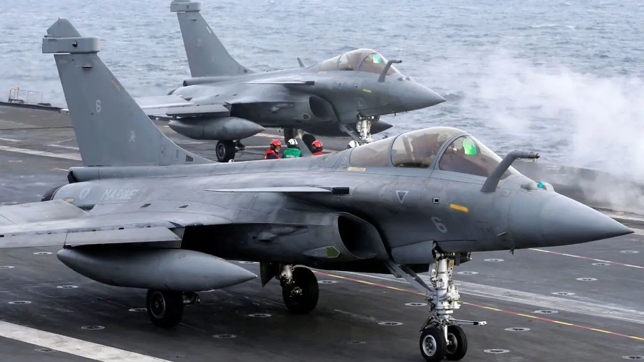 فرانسه نخستین سری جنگنده‌های رافال را به یونان تحویل داد