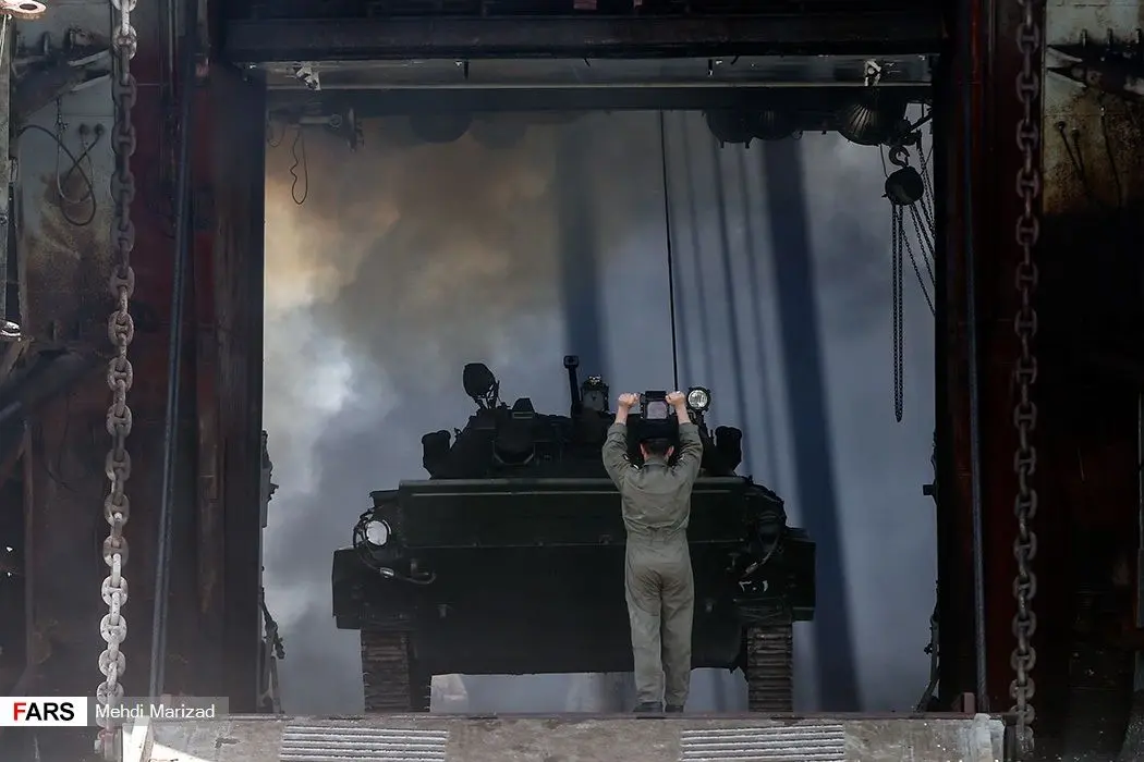 اجرای عملیات پیچیده انتقال تانک توسط ارتش برای نخستین‌بار+ عکس