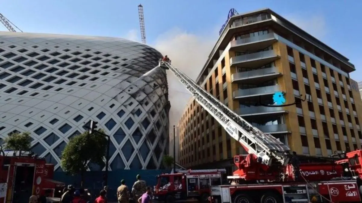 آتش سوزی در یک مرکز تجاری در بیروت