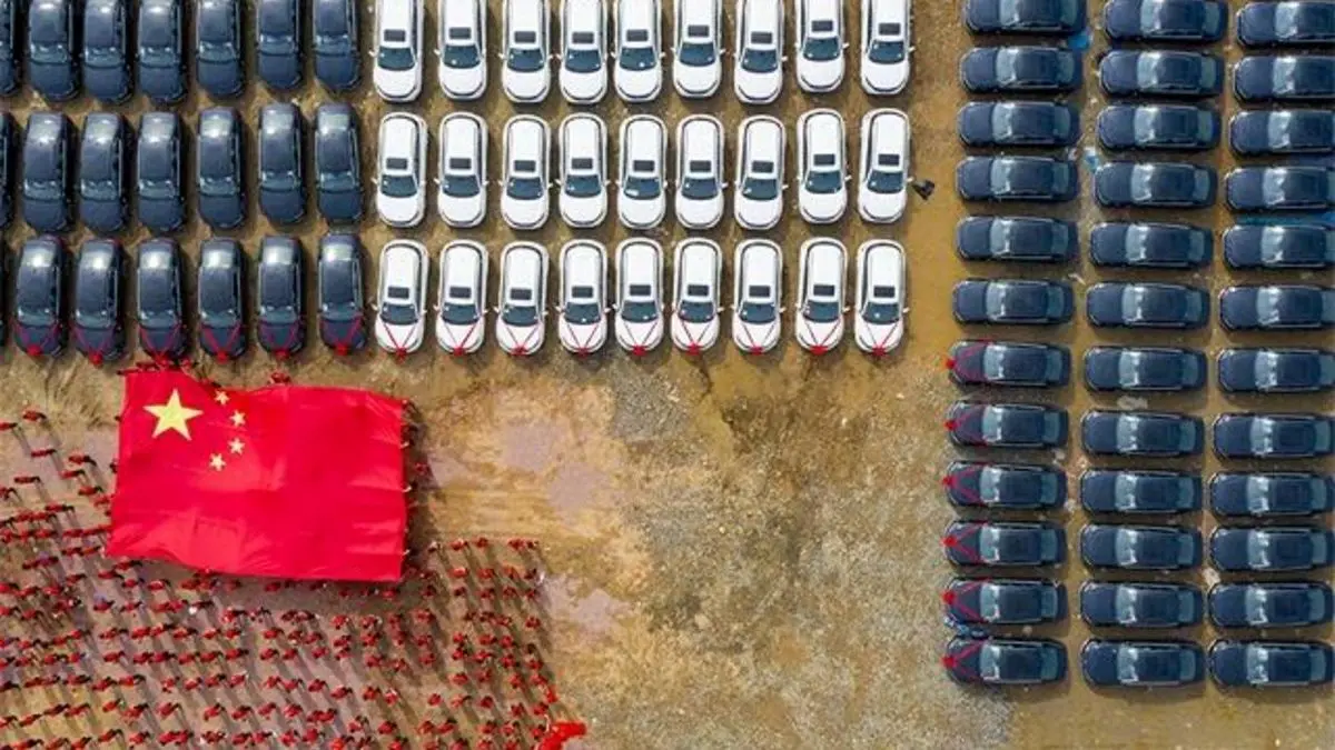 دور دنیا | تمام کارگران یک کارخانه چینی خودرو هدیه گرفتند + ویدئو