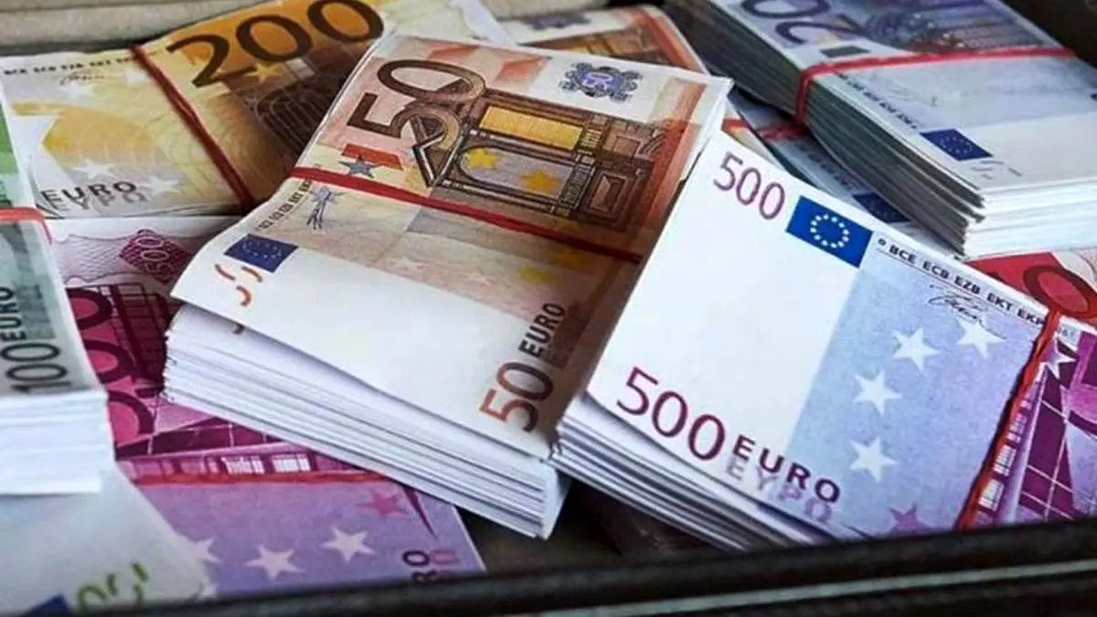 کاهش رسمی قیمت یورو و پوند