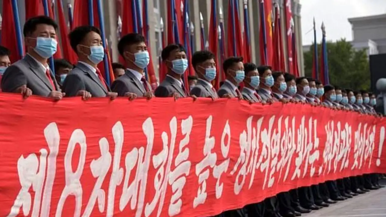 راهپیمایی مردم کره شمالی در حمایت از کیم جونگ اون