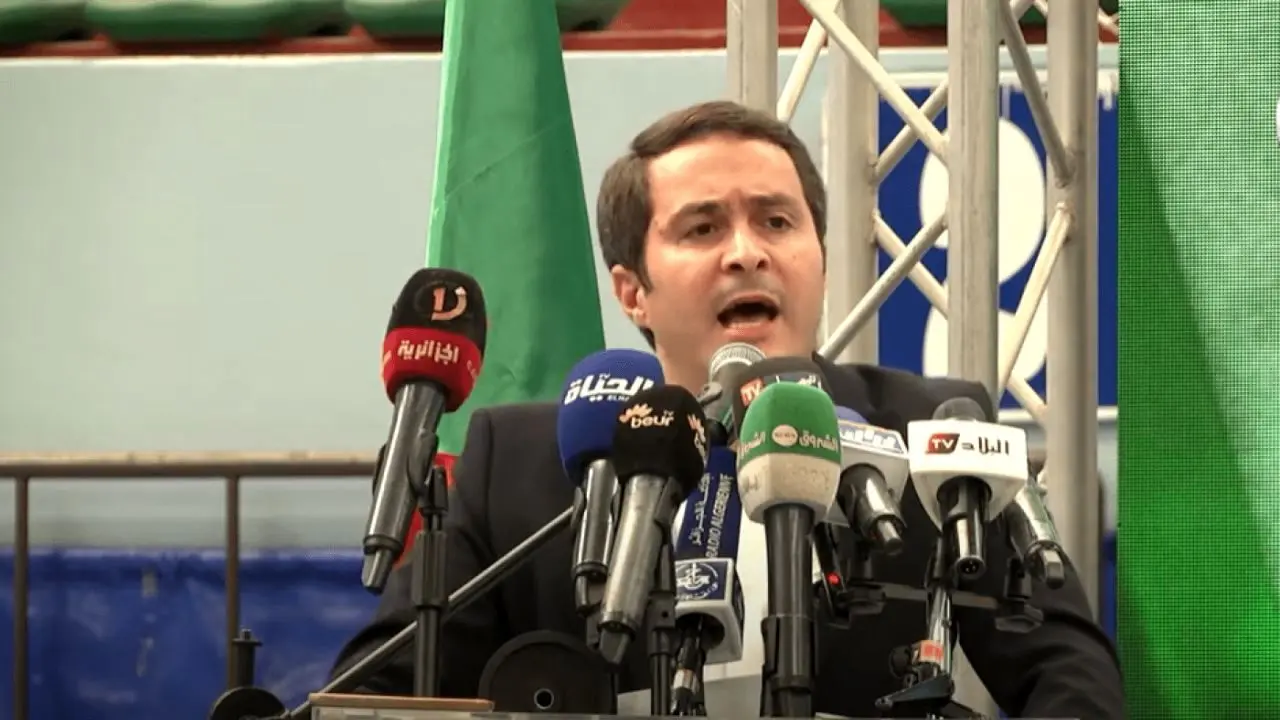 وزیر جوانان و ورزش الجزایر هم سخنان مجری صداوسیما را تکرار کرد / کشورتان را عوض کنید!