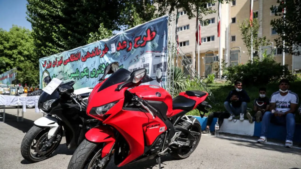 توقیف 4 موتورسیکلت‌ سنگین به دلیل حرکات نمایشی خطرناک در تهران