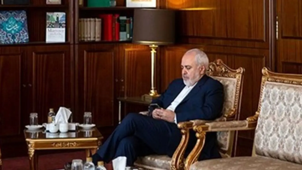 دل نگرانی روزنامه کیهان برای وزیر امور خارجه / بهتر است ظریف بازنشسته شود