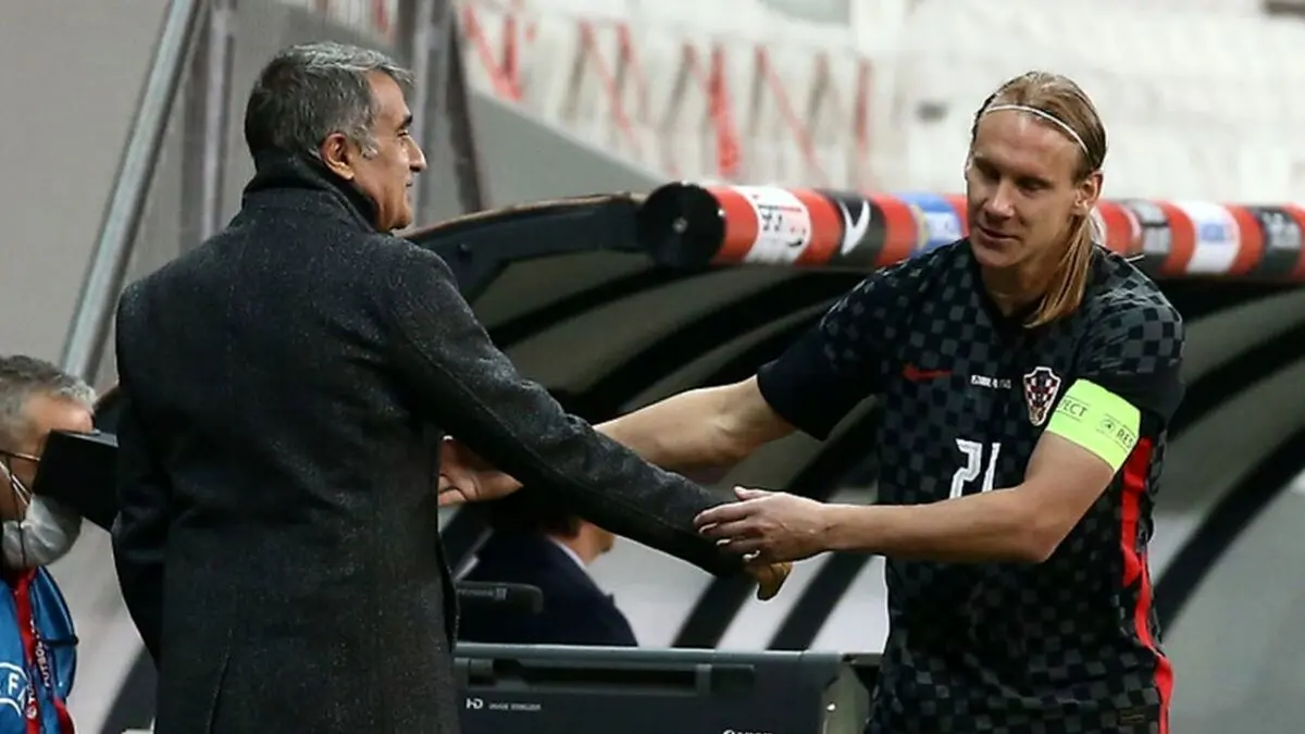 اتفاقی عجیب در فوتبال اروپا؛ بازیکنی که بین دو نیمه تست کرونایش مثبت شد