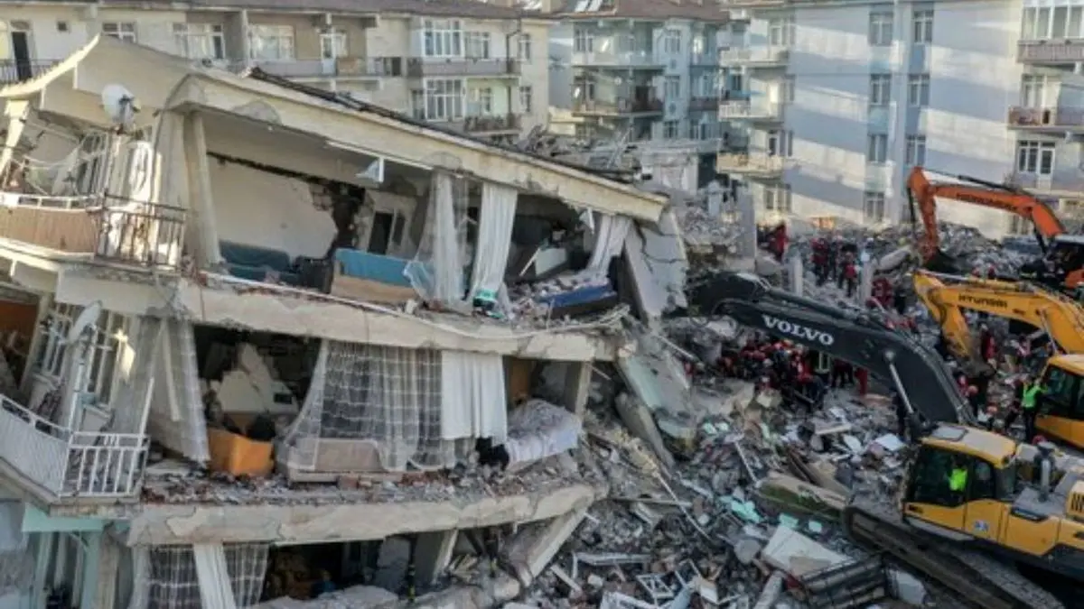 افزایش آمار تلفات زلزله ازمیر