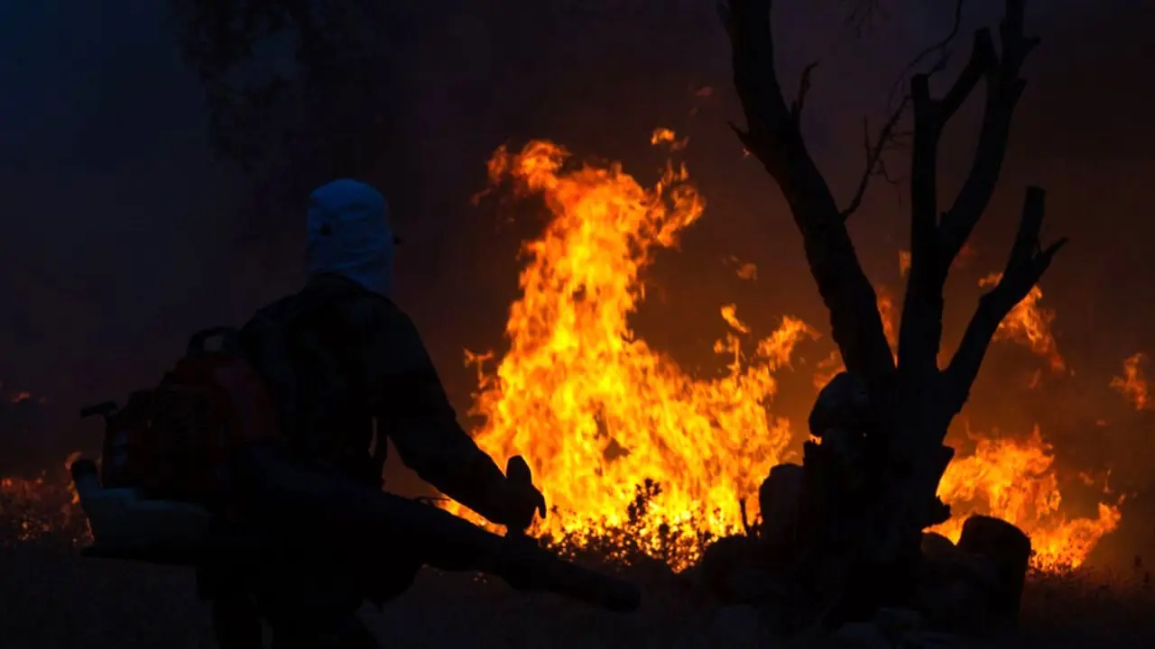 ادامه پیشروی آتش‌ در جنگل‌های توسکستان