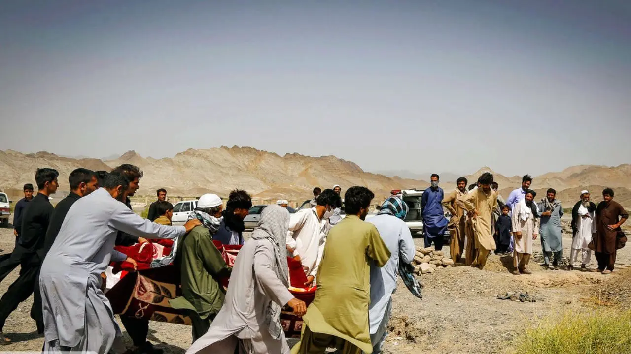 گازوییل‌کشی، شغل جدید مردم در روستاهای مرزی سیستان و بلوچستان