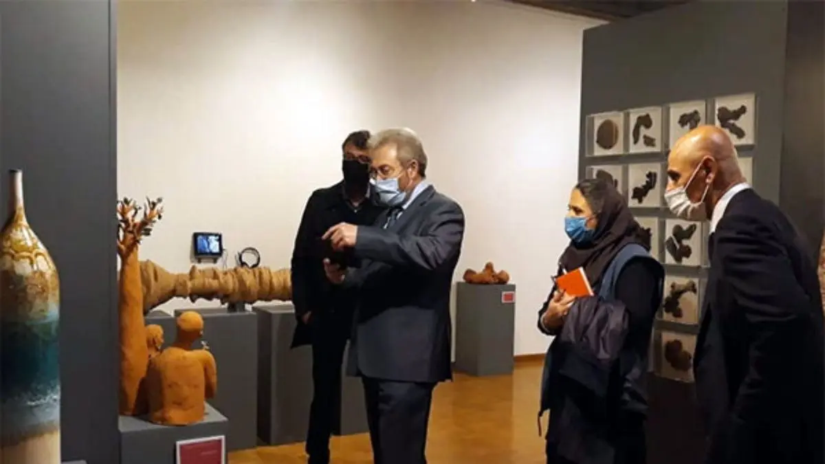 بازدید سفیر قبرس از نمایشگاه دوسالانه ملی سرامیک