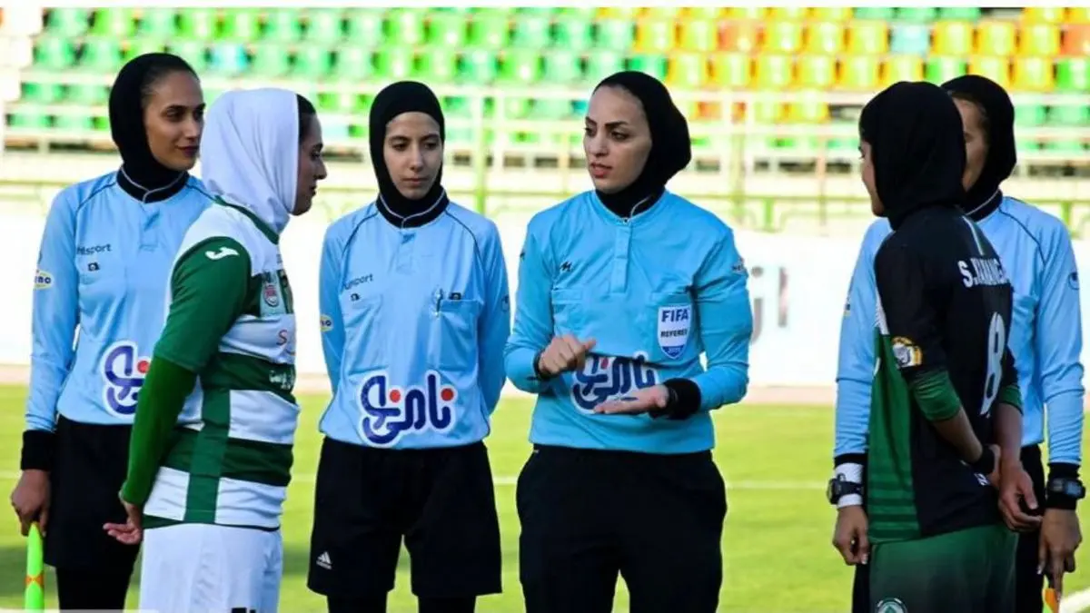 پنج زن گیلانی در کلاس ویبنار دانش‌افزایی داوران فوتبال زنان کشور شرکت کردند
