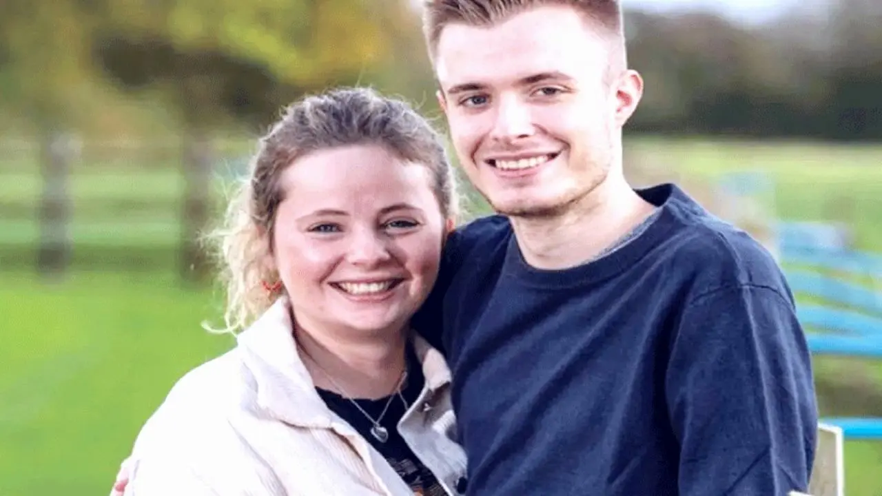 دور دنیا | مشکل بزرگ 2 جوان بریتانیایی باعث ازدواج آنها شد!