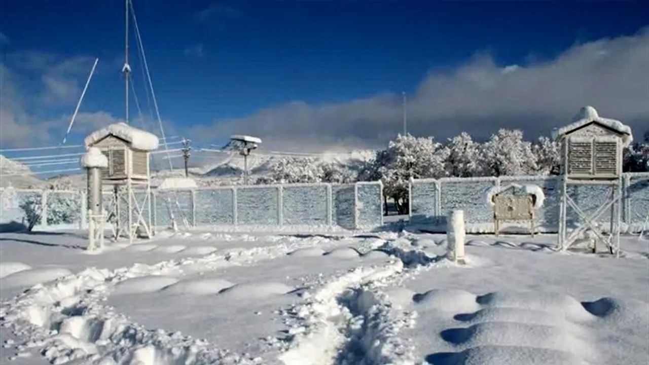 راه ارتباطی 120 روستای ‌هشترود بر اثر بارش برف و کولاک بسته شد