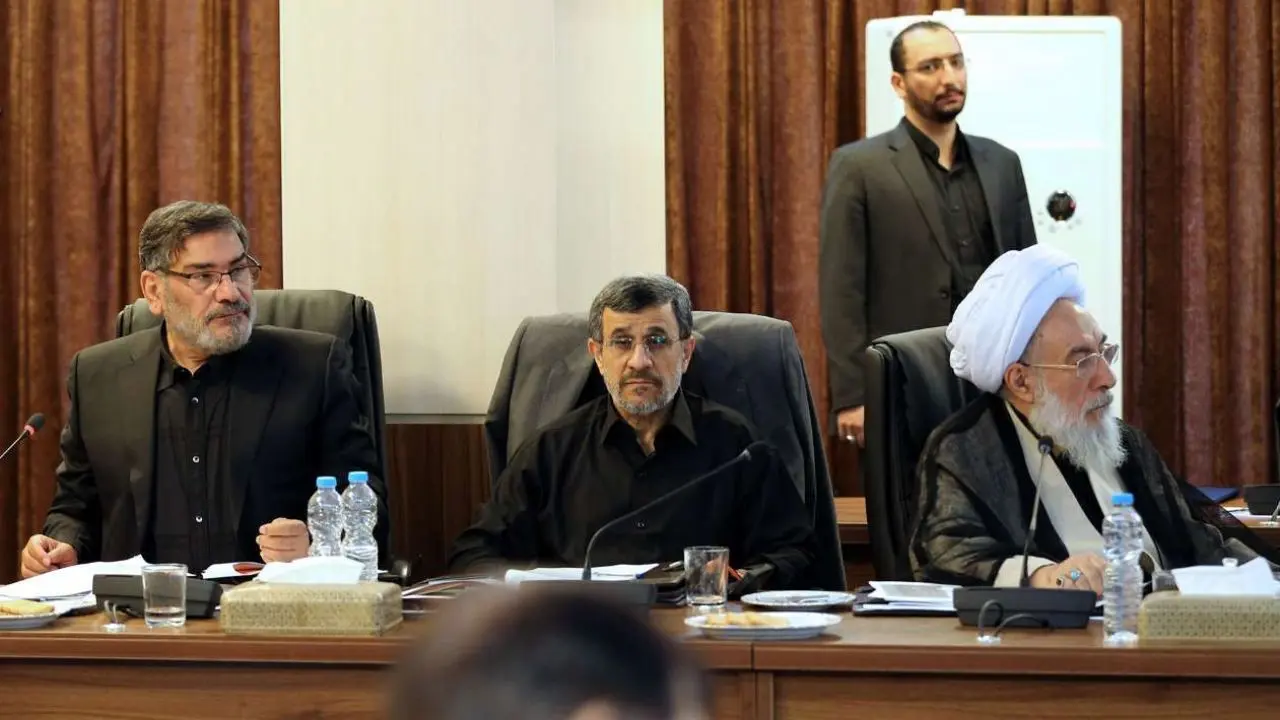 روزنامه جمهوری اسلامی: احمدی نژاد، همچنان عضو مجمع تشخیص می‌ماند؟ / آیا تشویش اذهان عمومی شامل رئیس‌جمهور سابق هم می‌شود؟
